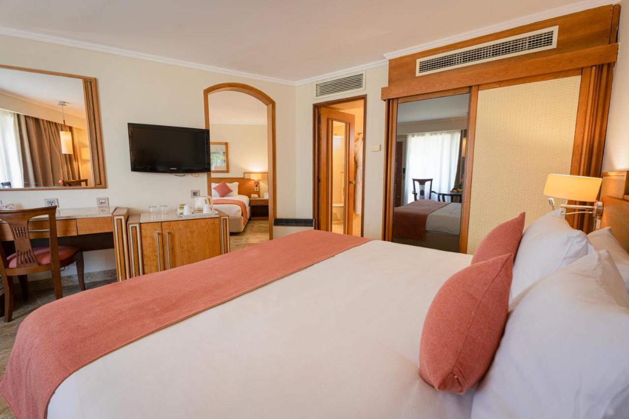 Jolie Ville Hotel & Spa Kings Island Louxor Extérieur photo A suite at the Hilton London Heathrow