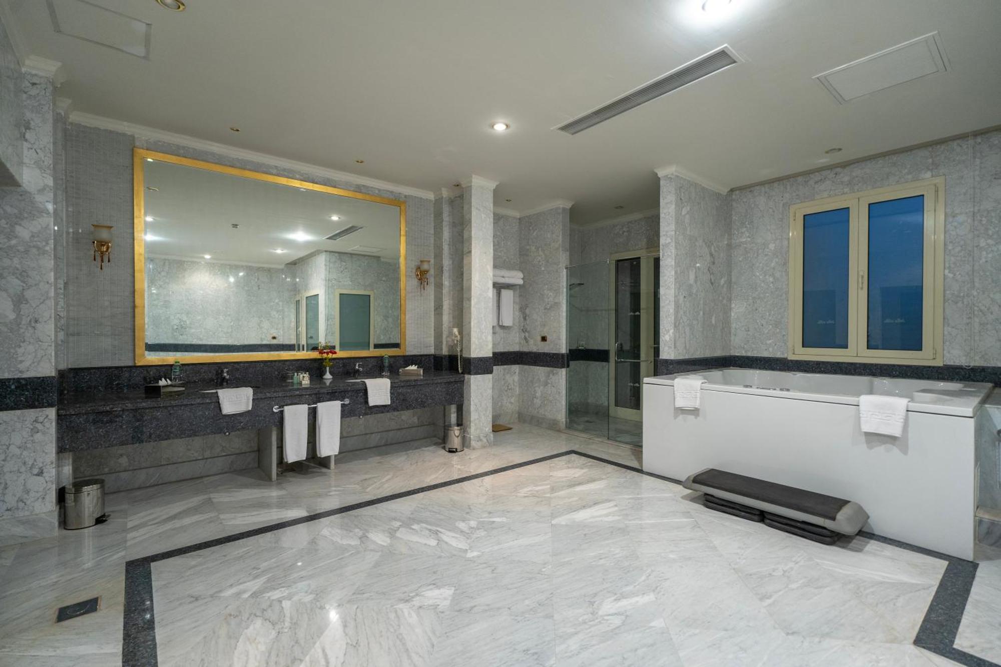 Jolie Ville Hotel & Spa Kings Island Louxor Extérieur photo Bathroom