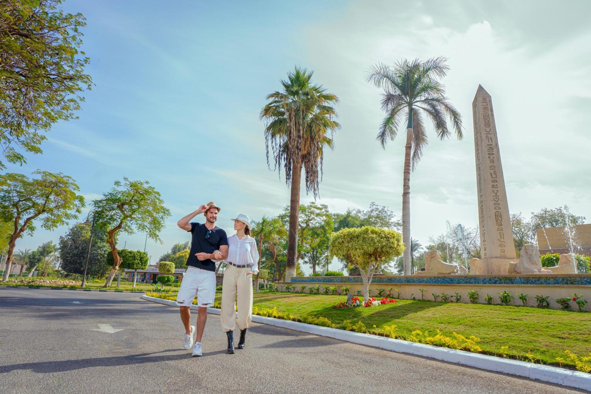 Jolie Ville Hotel & Spa Kings Island Louxor Extérieur photo Obelisks of the Royal Guard