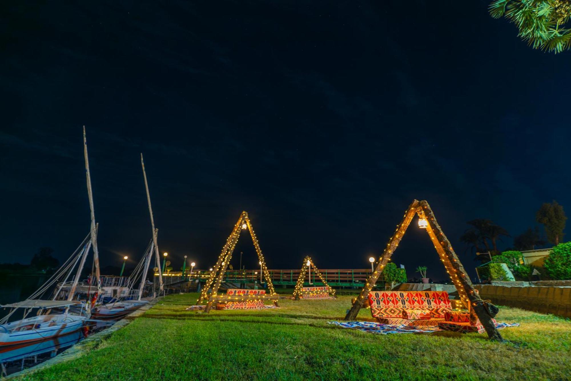 Jolie Ville Hotel & Spa Kings Island Louxor Extérieur photo The bridge at night