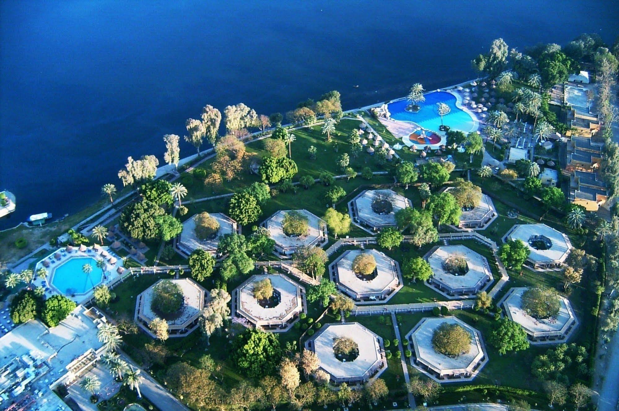 Jolie Ville Hotel & Spa Kings Island Louxor Extérieur photo Aerial view of the resort