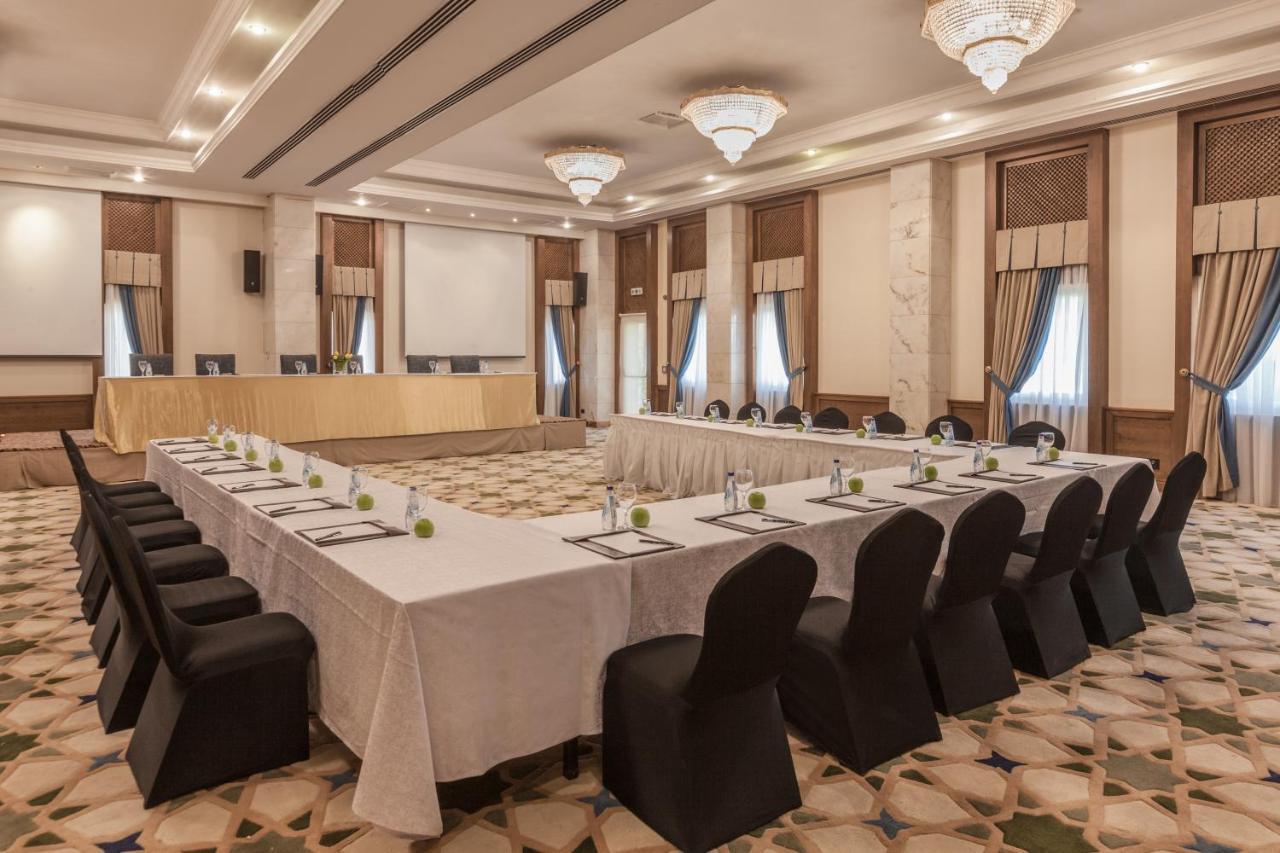 Jolie Ville Hotel & Spa Kings Island Louxor Extérieur photo Meeting room at the hotel