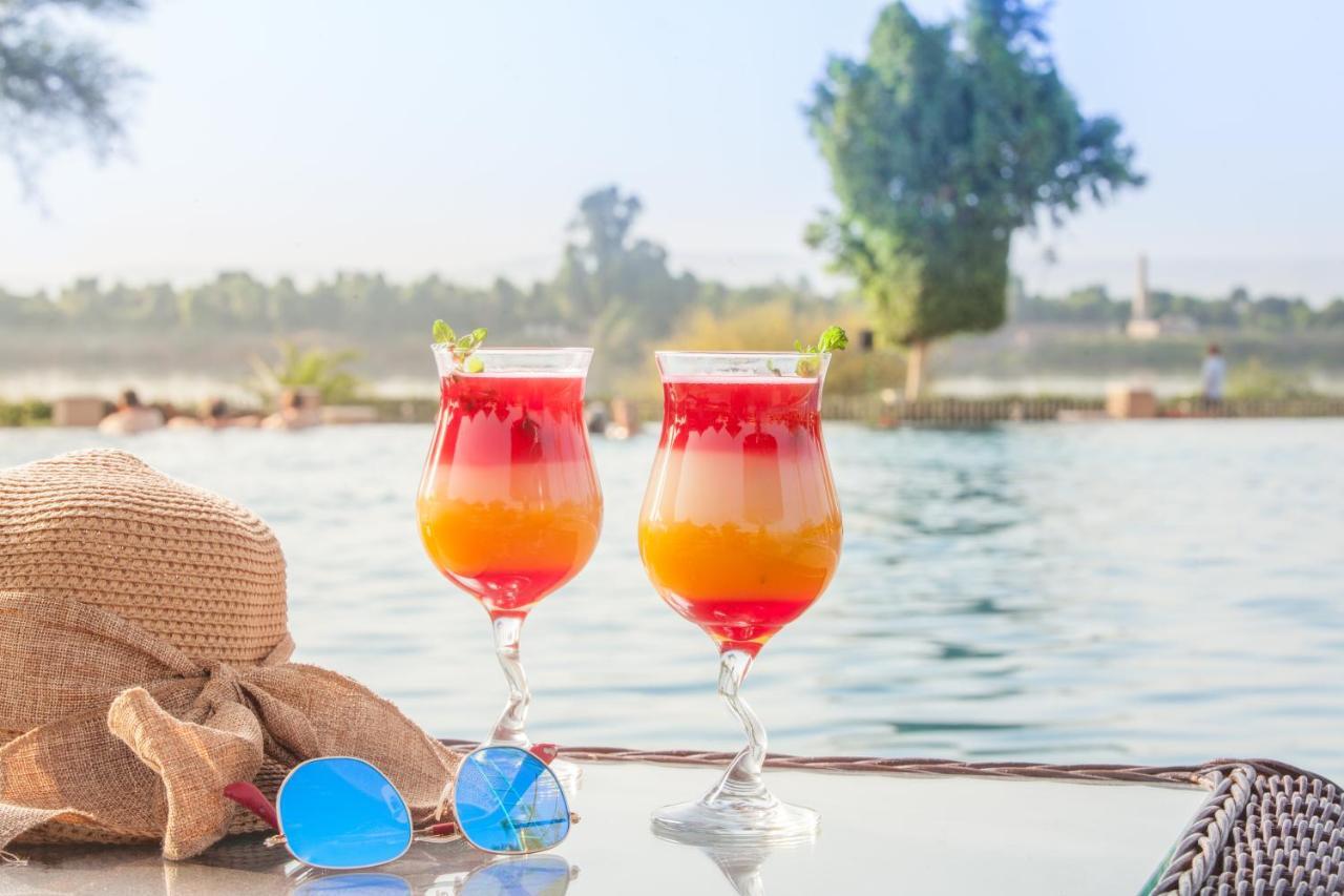 Jolie Ville Hotel & Spa Kings Island Louxor Extérieur photo A layered strawberry and mango drink