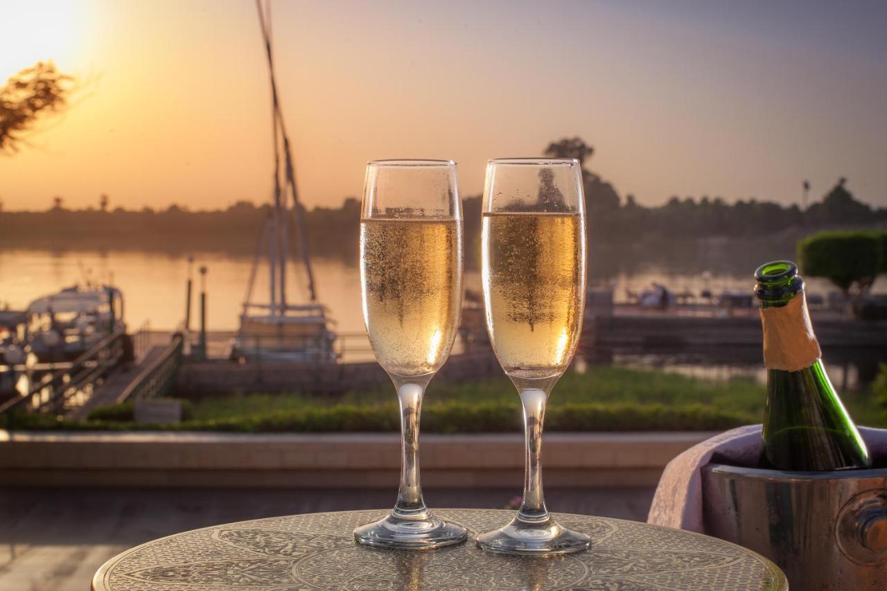 Jolie Ville Hotel & Spa Kings Island Louxor Extérieur photo Two champagne flutes